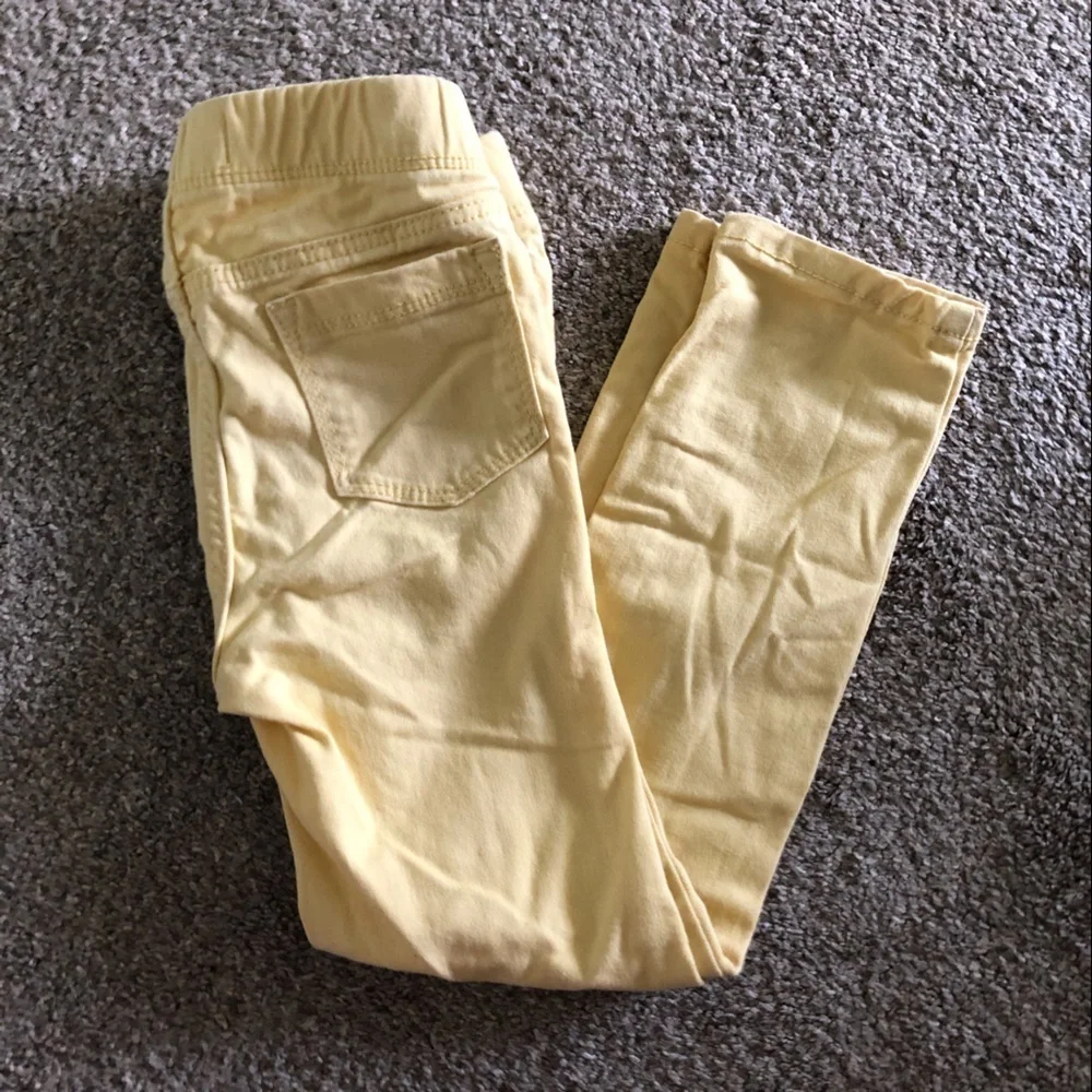 Old Navy yellow jeggings in size 5T